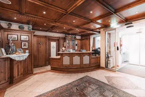 Triple room, shower and bath, toilet, balcony - Recepción