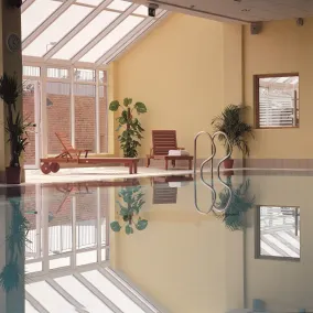 Cavan Crystal Hotel - Piscina