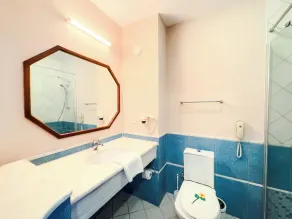 Senza Sunset Beach Hotel - Bathroom