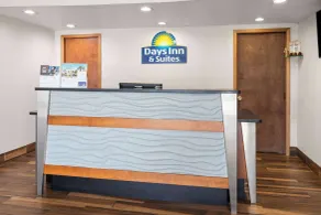 Days Inn by Wyndham Wauseon - Lobby