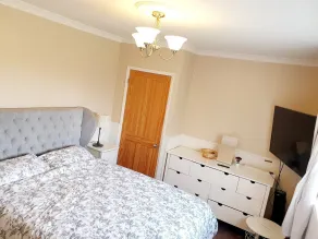 Specious 3bed property with parking & large garden - Room