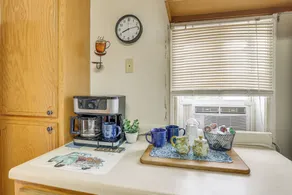 Clanton Cottage w/ Charcoal Grill & Porch! - Innenbereich
