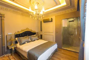 Real King Suite Hotel - Room