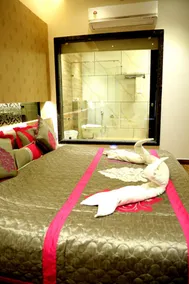 Hotel The Royal Bharti - Room