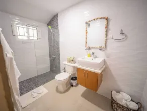 Charming 1b Apto Walk To The Beaches Main Street - Bathroom