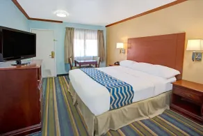 Travelodge by Wyndham Bishop - Chambre