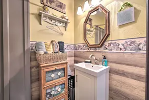 Farm Living w/ Fresh Harvest: Goshen Studio! - Interior