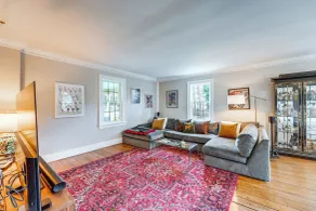 Historic Connecticut Home w/ Grill & Spacious Yard - Innvendig