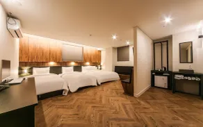 Maximum Hotel - Room