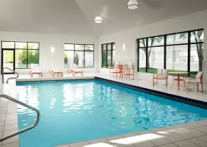 Holiday Inn & Suites Boston Peabody by IHG - Piscine
