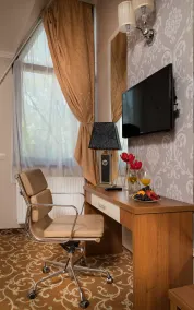 Golden Ball Club - Room