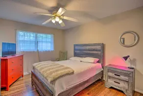 8 Mi to Lake Ray Hubbard: Creekside Garland Home - Interiör