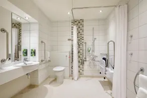 Premier Inn Herne Bay - Bathroom