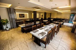 Hotel Mukut Mani Govardhan - Restaurant