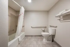 Red Roof Inn Birmingham South - Salle de bain
