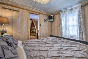 Cozy Lakefront Cottage w/ Fire Pit, Grill & Views! - Room