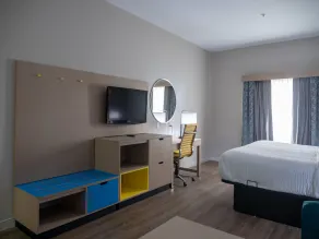 Days Inn & Suites by Wyndham Savannah North I-95 - Chambre