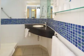 Holiday Inn Express London - Epsom Downs by IHG - Bathroom