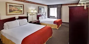 Holiday Inn Express & Suites - Watertown by IHG - Room
