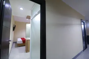 RedDoorz near ITC Cempaka Mas - Room