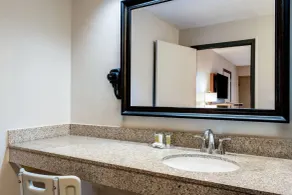 Days Inn by Wyndham Bainbridge - Bathroom