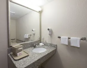 Red Roof Inn Hartford - Vernon - Badezimmer