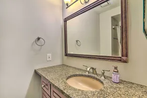 Pet-Friendly Michigan Home: 5 Mi to State Park! - Innvendig