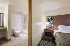 Quality Inn Near Fort Hunter Liggett - Bathroom