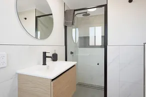 The Palms Apartments - Badezimmer