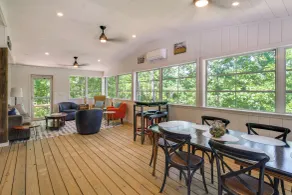 Off-grid Glamping! Unique, Wooded Tennessee Cabin - Interiör