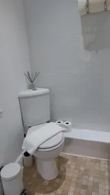 Ashleigh House - Bathroom