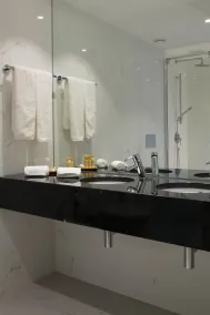 Appartement de vacances avec terrasse et jardin | Proche Pont Dom-Luís - Salle de bain