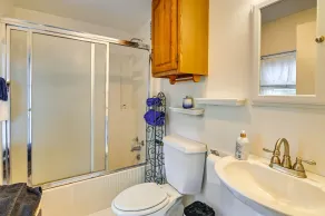 Canandaigua Getaway w/ Deck & Sunroom! - Badeværelse