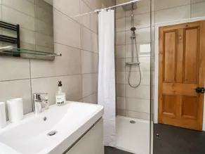 2 James Street - Bathroom