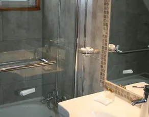 Nubes Hotel - Bathroom