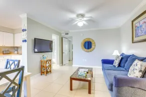 Sunlit Longboat Key Escape w/ Private Resort Beach - Innvendig