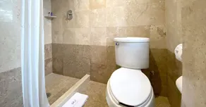 Hotel MX forum buenavista CDMX, Trademark by Wyndham - Bathroom