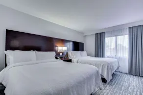 Embassy Suites Louisville East - Chambre
