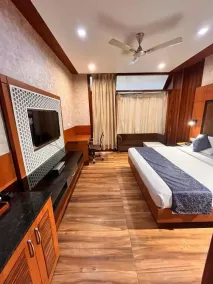 The Global Hotel by Platinum I 100m Medanta Hospital I Sector-38 I Gurgaon - Camera