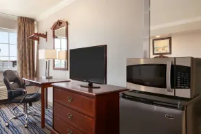 Days Inn by Wyndham Eureka CA - Room