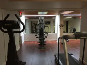 Quality Inn & Suites PE Trudeau Airport - Salle de sport