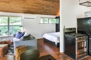 2 Mi to Dtwn: Pet-Friendly Austin Studio w/ Yard - Interiør