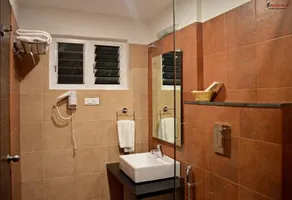 Hotel Sepoy Grande - Bathroom