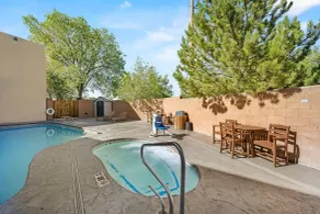 Econo Lodge Inn & Suites Santa Fe South - Pool