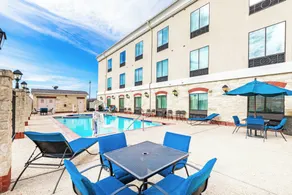Holiday Inn Express Hotel & Suites Floresville by IHG - Pool