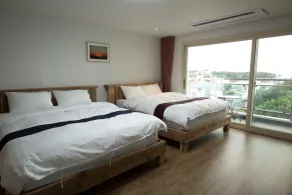 Cheonjiyeon Crystal Hotel - Room