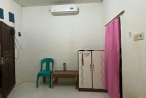 OYO Life 93259 Kos Kurnia - Room
