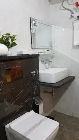 PLLAZIO Residency - Bathroom