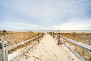 Steps to Sand: Villas Beach House w/ Decks! - Innenbereich