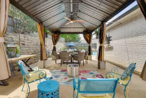 Private Outdoor Oasis! Luxe Bedford Getaway w/ Gym - Intérieur
